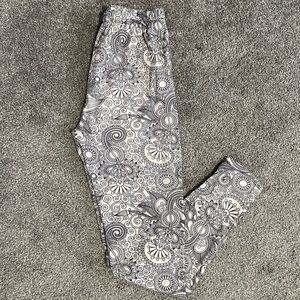 Sweet Legs Leggings 💖 one size fits most.